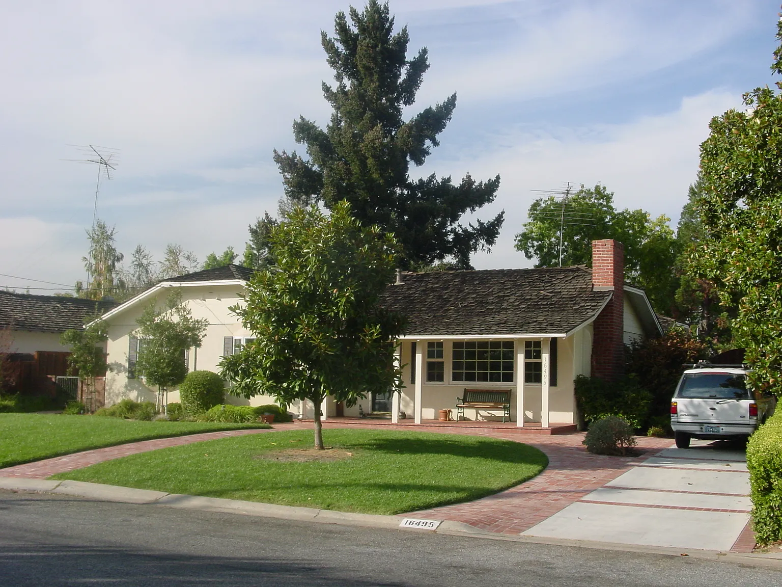 16495 Oleander Ave photo 1