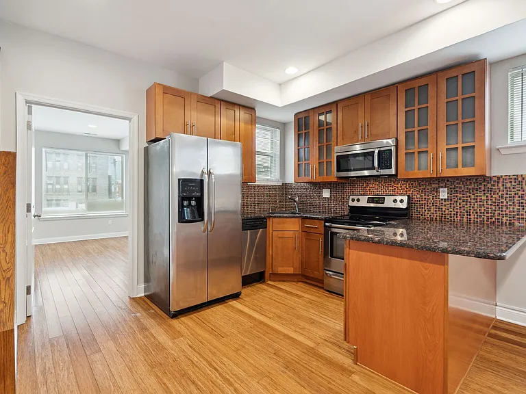 1633 Carpenter St — Photo 1