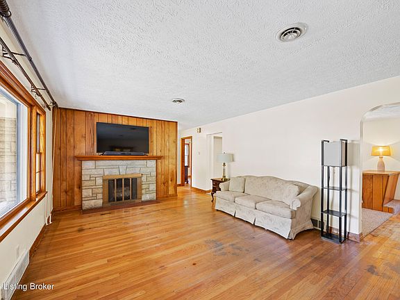 2nd image of 6707 Norway Dr