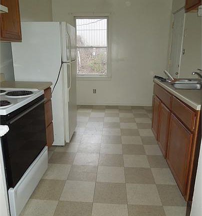 4th image of 1437 Landis Ave
