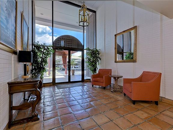 4th image of 4015 Bayshore Blvd APT 5C