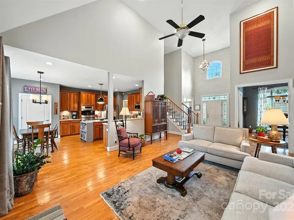 510 7th St NE, Conover, NC 28613