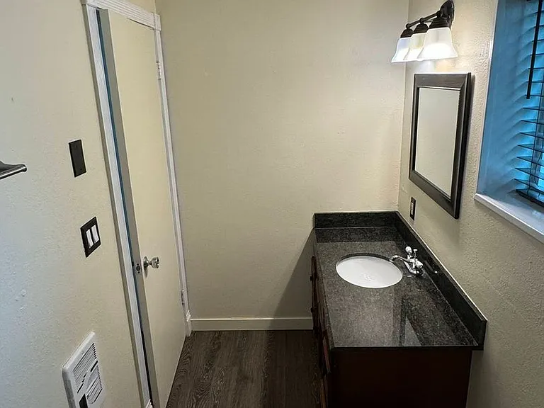 1582 Bogart Ln — Photo 12