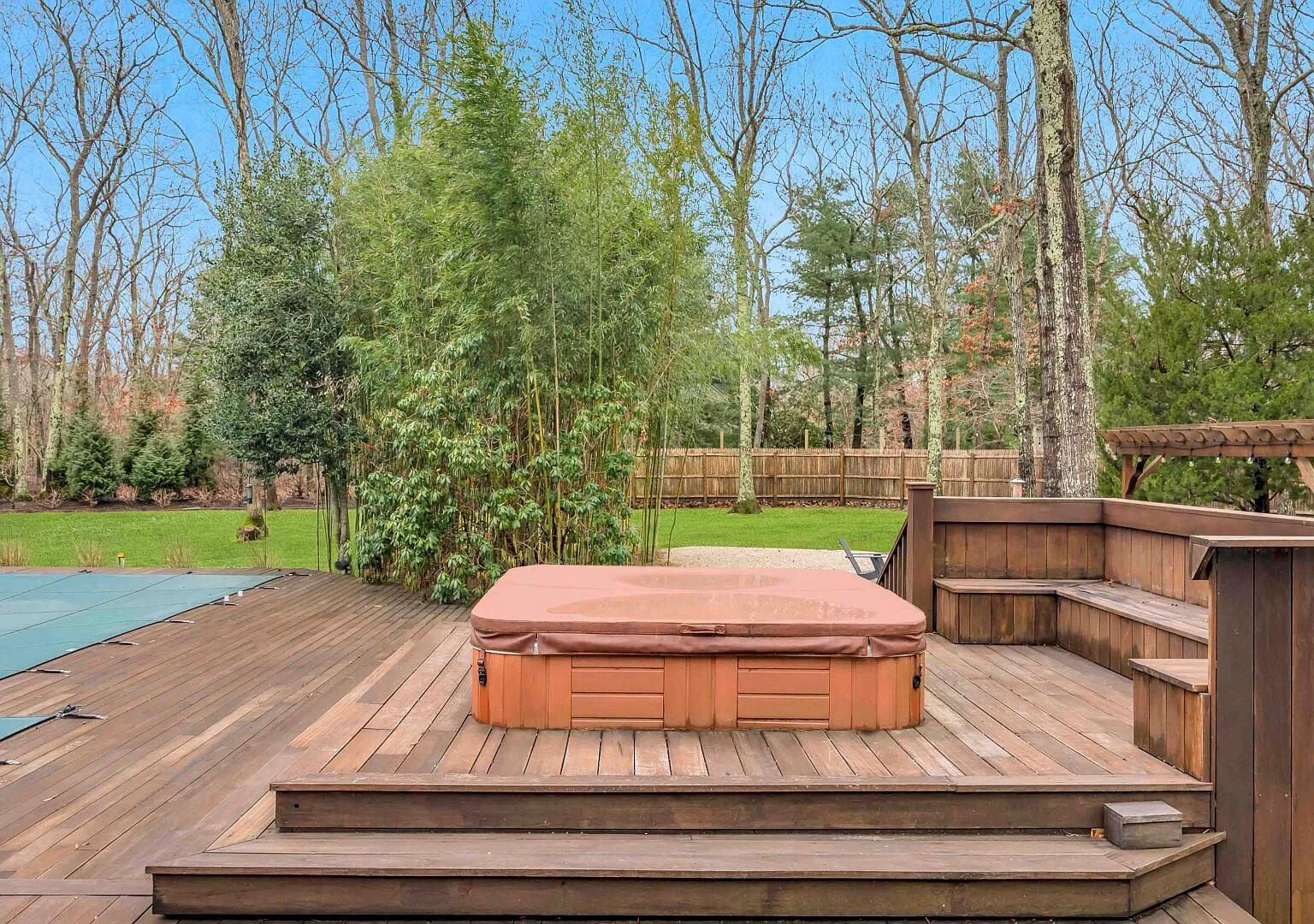 Contemporary retreat on 1.4 wooded acres with private pool — Photo 4