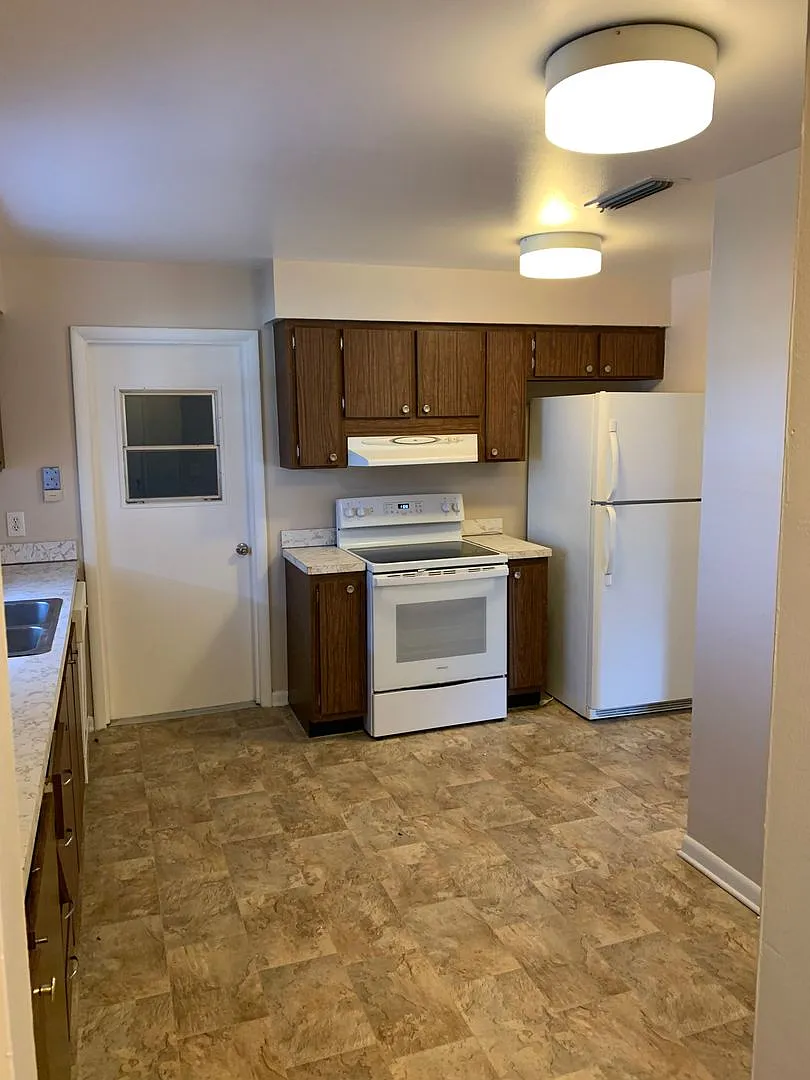Single Family Home — Photo 3