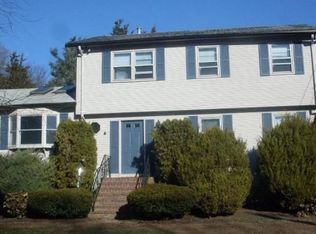 69 Chicory Ln, Cranston, RI 02921
