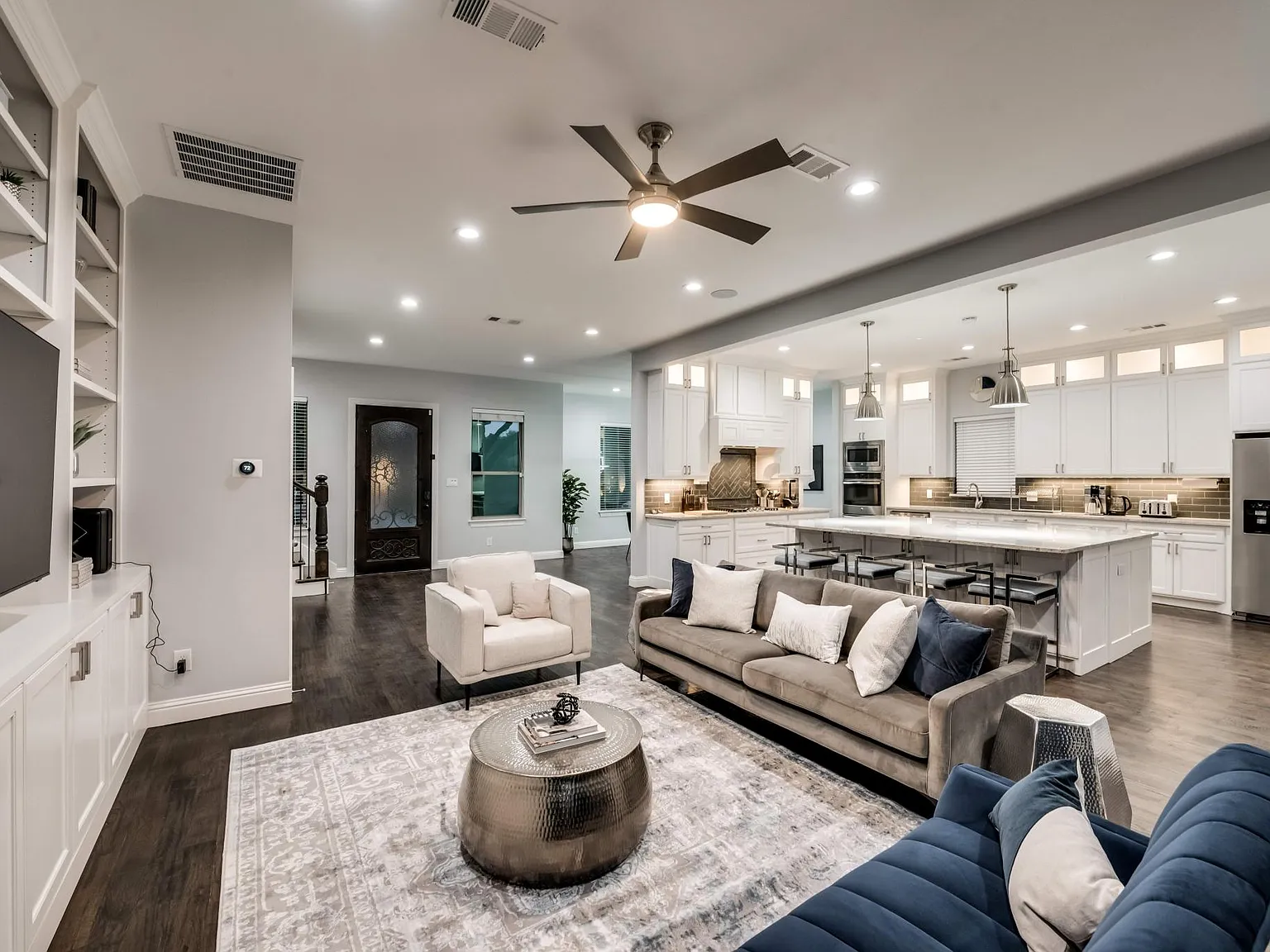 5 bed, 3.5 bath, 3881 sqft, $16,000 — Photo 3