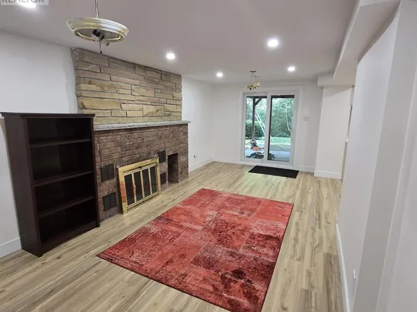 18 Lippincott Ct #Basement, Richmond Hill, ON L4C 7M4