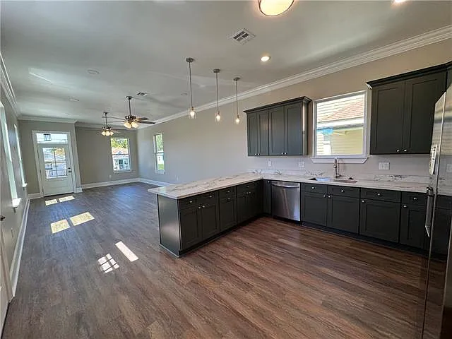 3 bed, 2.0 bath, 1710 sqft, $2,600 — Photo 4