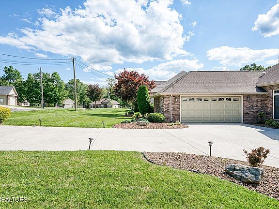 4th image of 20 Inwood Dr