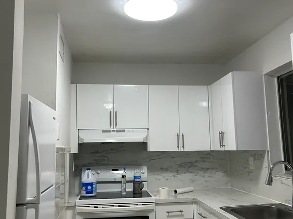 10765 SW 4th St, Miami, FL