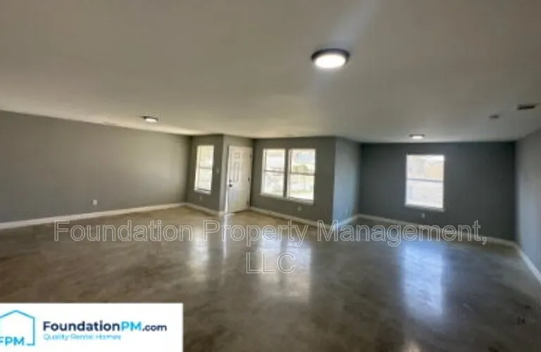 555 Monteagle Dr — Photo 7