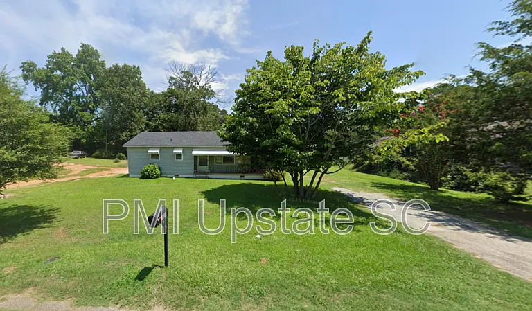 105 Truman St — Photo 1