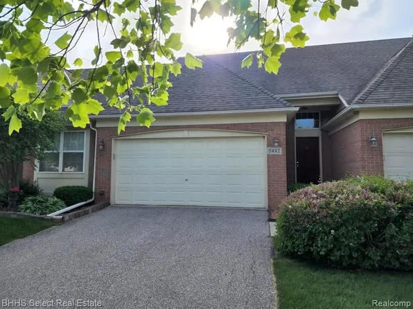5482 Greenway Dr #51, Trenton, MI 48183