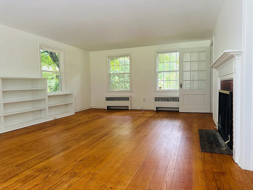 19 Armory St