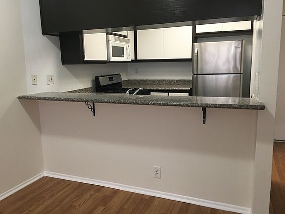 3rd image of 1229 N Sycamore Ave APT 312