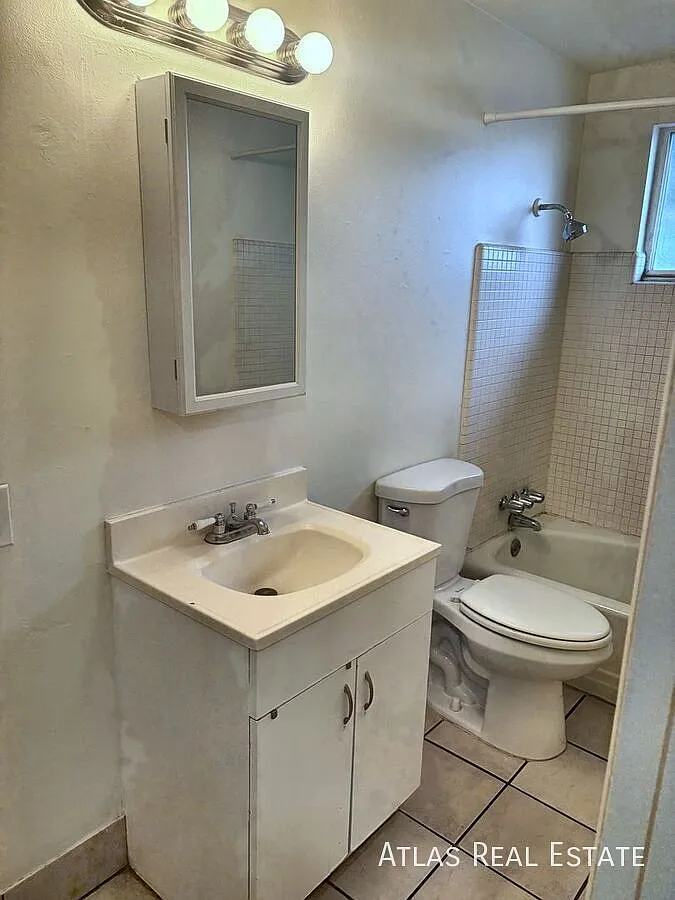 Spacious 1 bedroom 1 bathroom apartment! — Photo 3