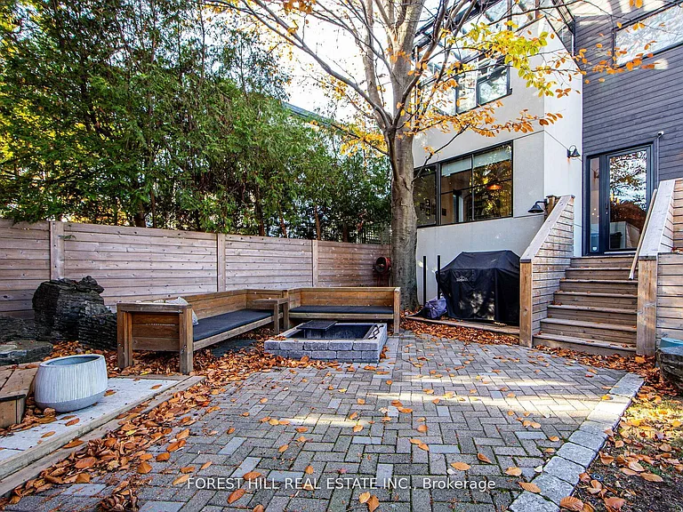 257 Manor Rd E — Photo 36
