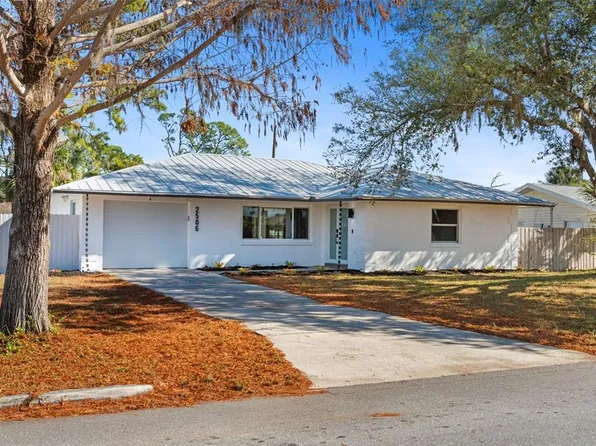 2506 Lakeshore Cir, Pt Charlotte, FL 33952