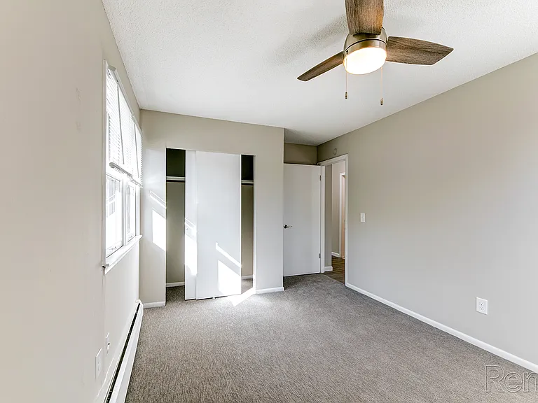Shoreline Place Apartments — Photo 14