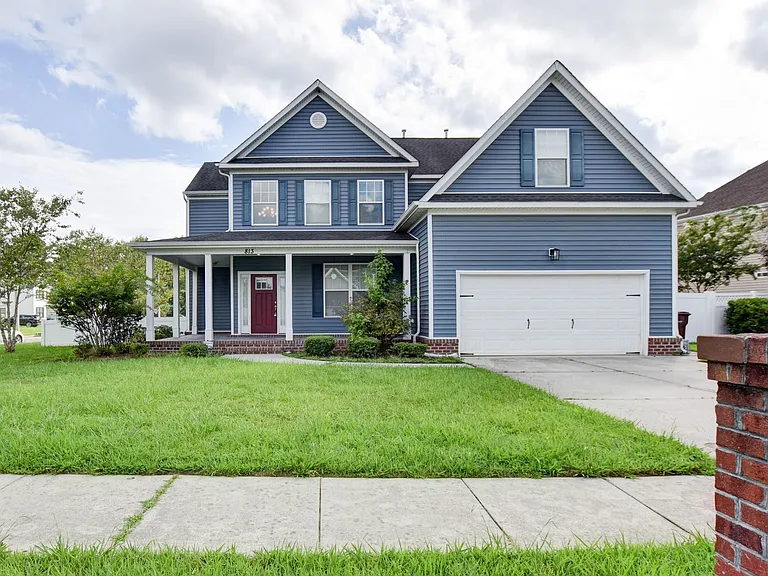 813 Evelyn Way — Photo 2