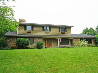 N64W37630 Woodcrest Dr, Oconomowoc, WI 53066