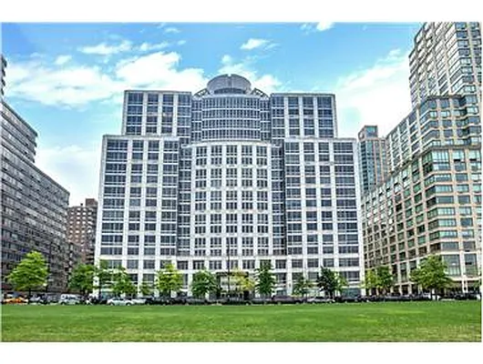Rented by Douglas Elliman | media 16