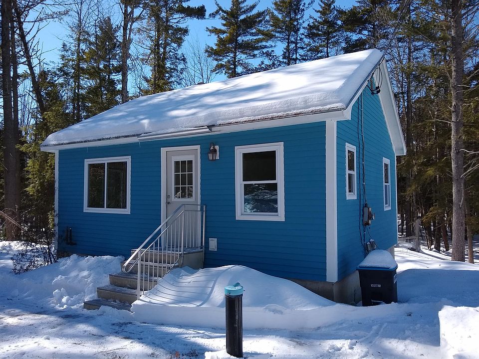 Last house on deadens street, bordered on two sides by University Forest. A very quiet and private location in town Old Town.