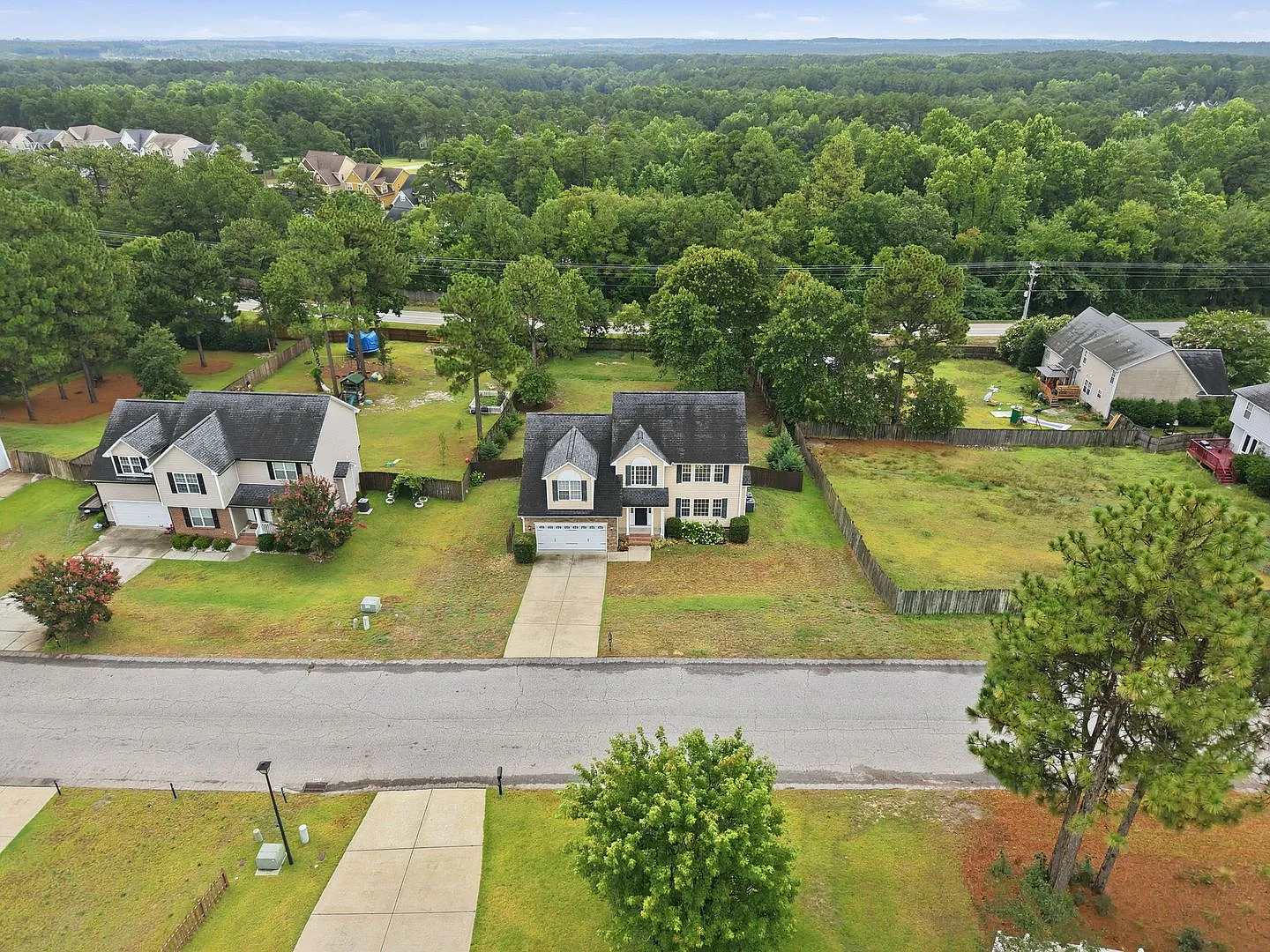Rent Price Just Reduced. Primary Suite Located on the First Floor. — Photo 3