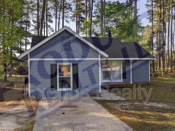 157 Maranatha Cir, Spring Lake, NC 28390