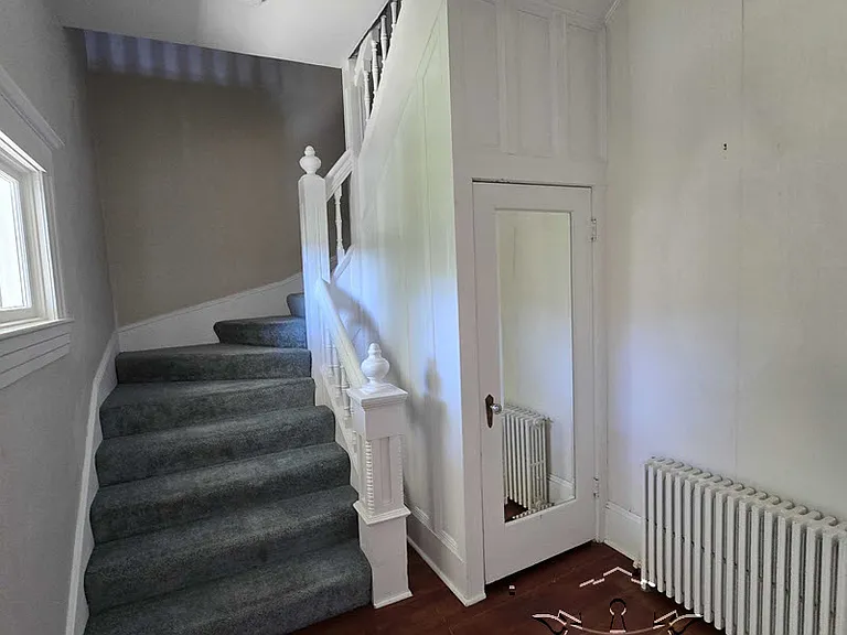 210 N Auburn St — Photo 24