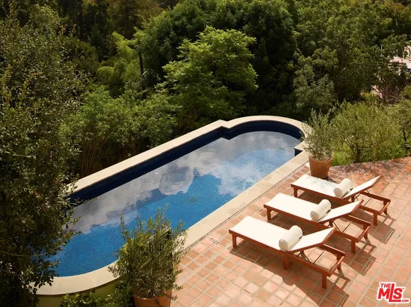 2244 E Live Oak Dr, Los Angeles, CA 90068