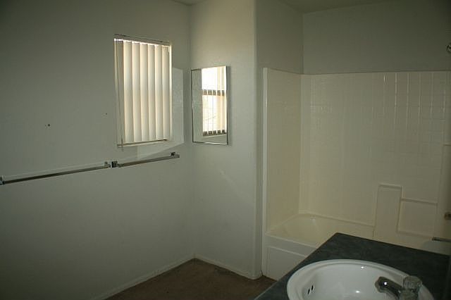 2nd image of 653 W Vekol Ct