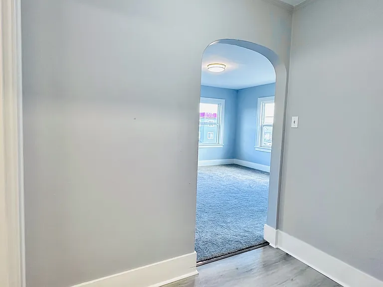 Entryway from front door to Liv rm