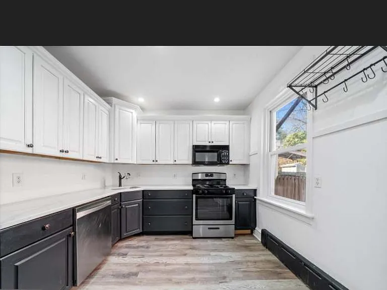 1909 N Jefferson St — Photo 3