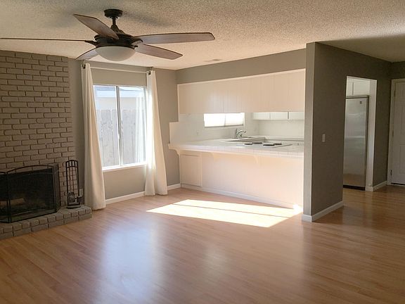 5th image of 1724 S San Joaquin Dr