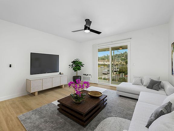 3rd image of 968 & 976 S Mollison Ave #F