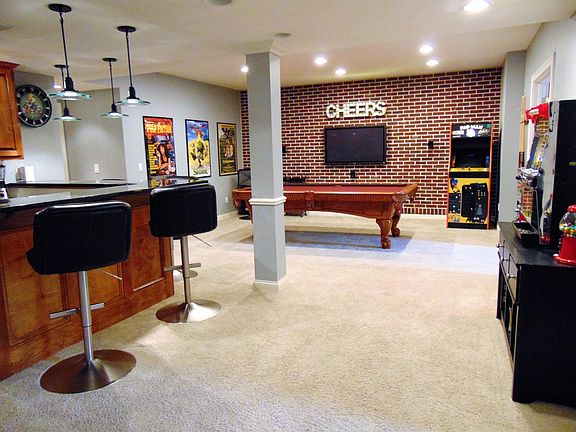 Lower Level Perfect for Entertaining!