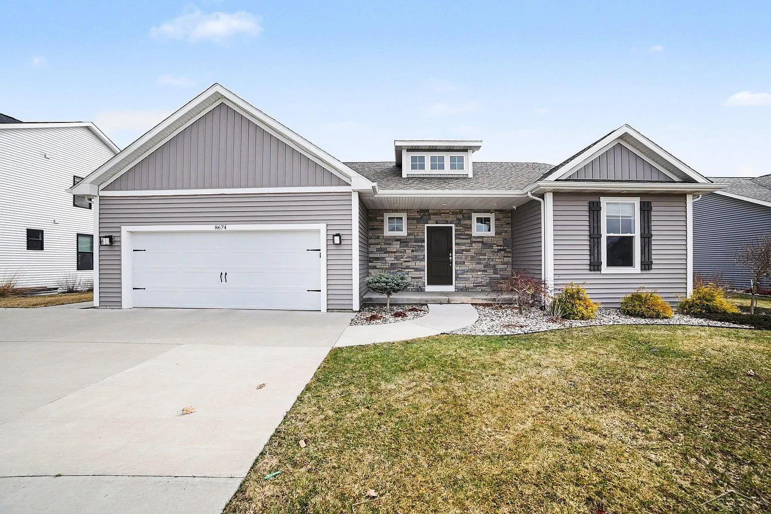 8674 Oakhill Dr photo 1