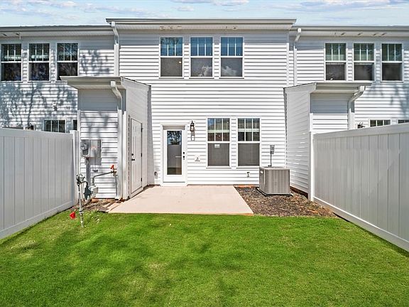 3rd image of 518 Harebell Way