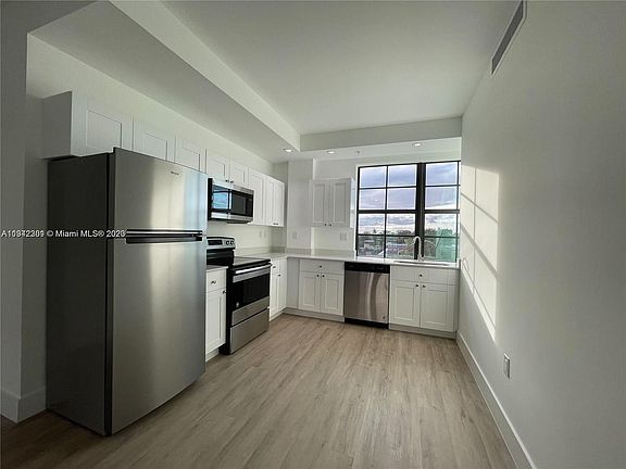 3rd image of 4100 SW 64th Ave Unit 401