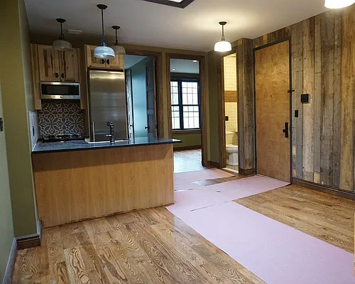 Rented by Lodger Corp | media 32