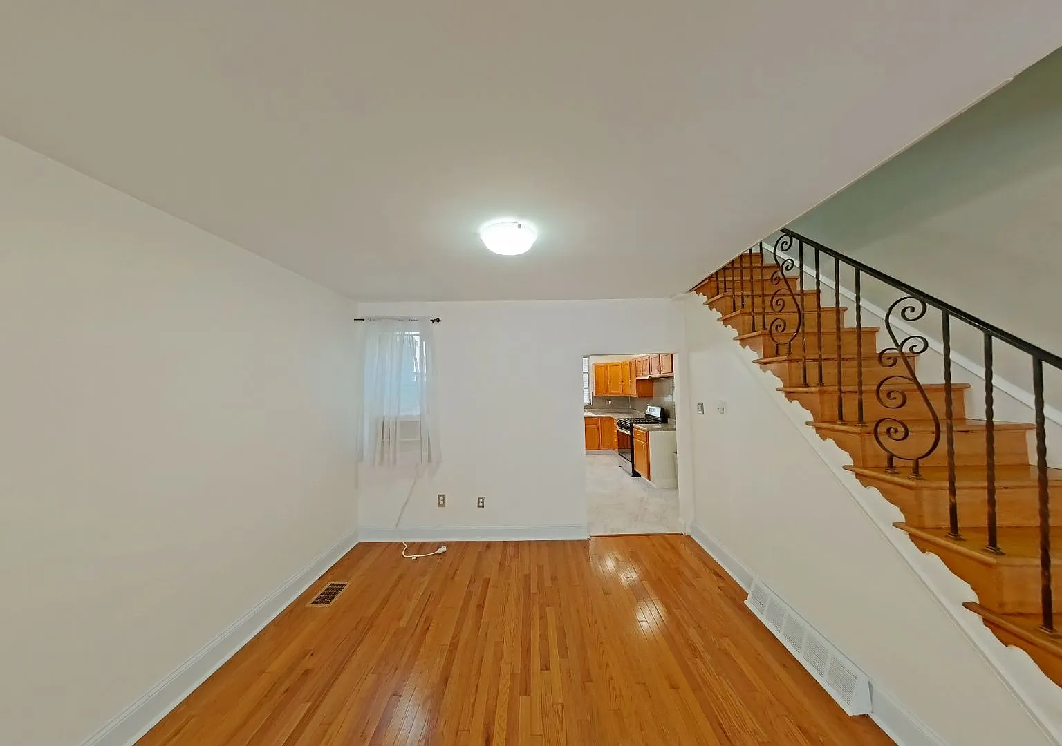 2629 S Rosewood St Philadelphia, PA 19145 — Photo 2