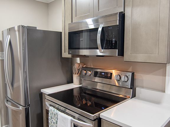 4th image of 2707 Flanigan St