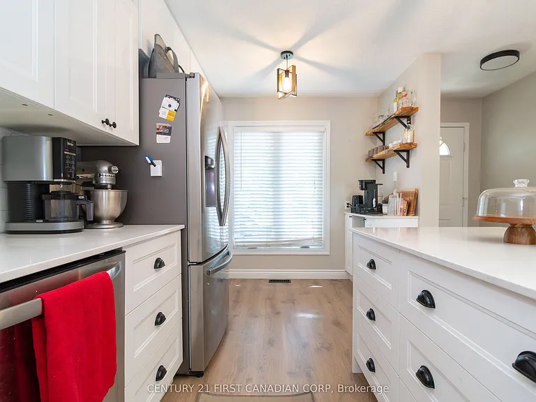 120 Centre St #101 — Photo 3