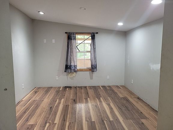 4th image of 283 Pasture Dr