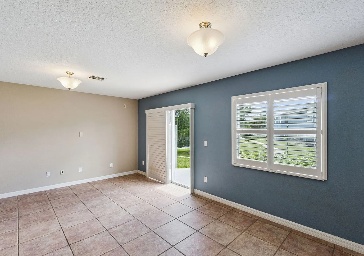 2 BR / 2.5 BA Townhouse In Waterford Villas — Photo 3