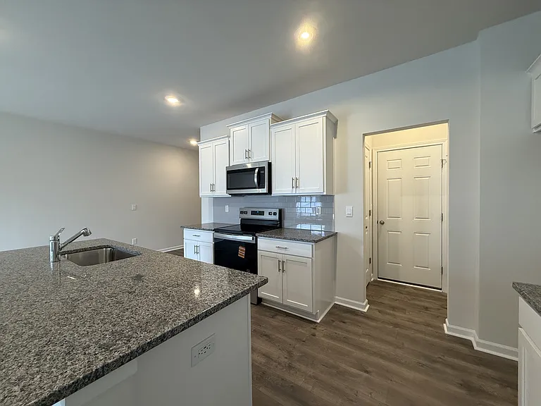 1475 Amberview Ln — Photo 12