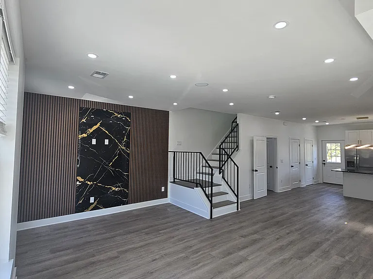 2370 Randolph St — Photo 1