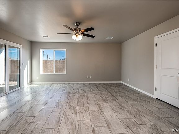 2nd image of 2715 E Hearne Lane
